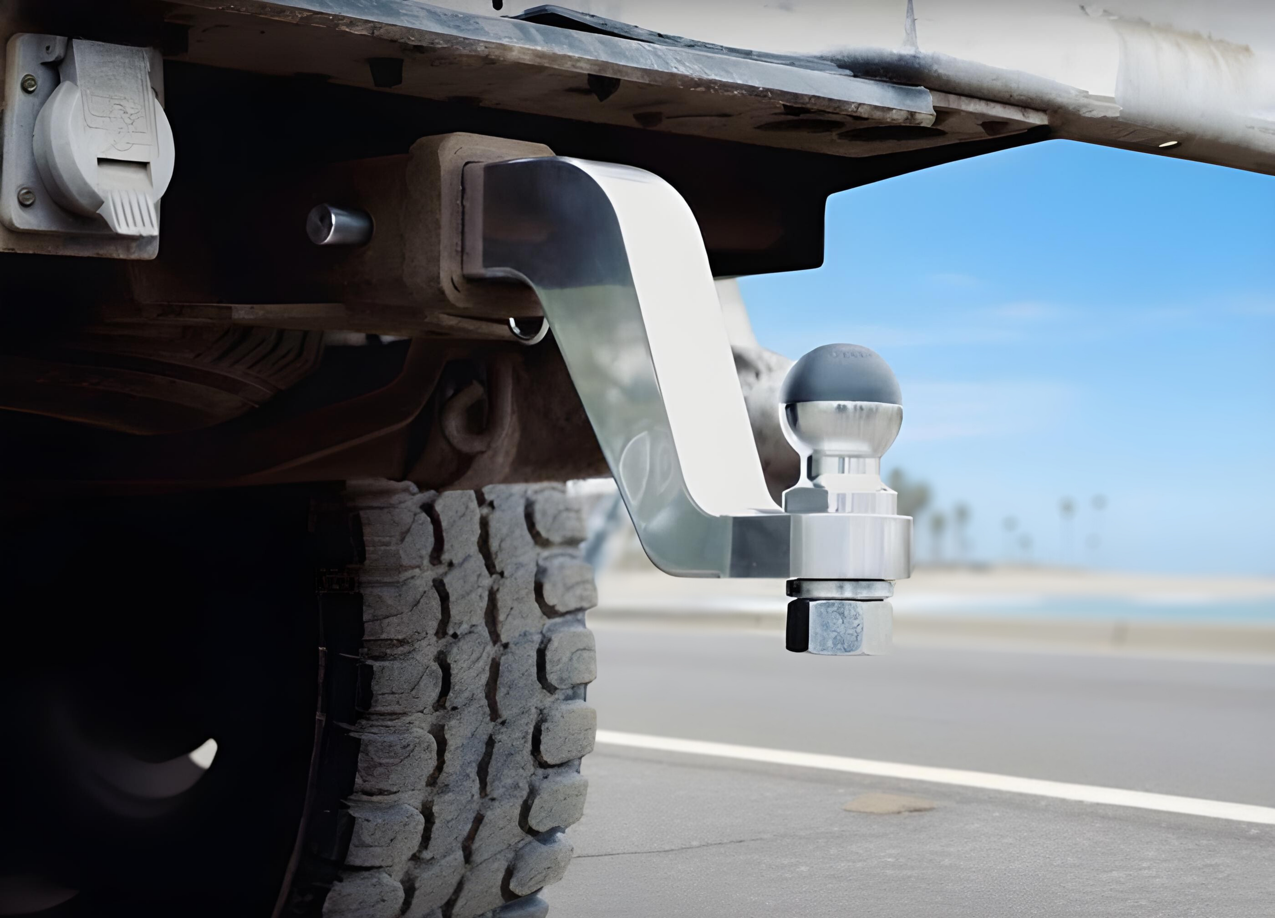 Andersen Hitches Alumistinger on back of pickup truck. Beach environment in the background.