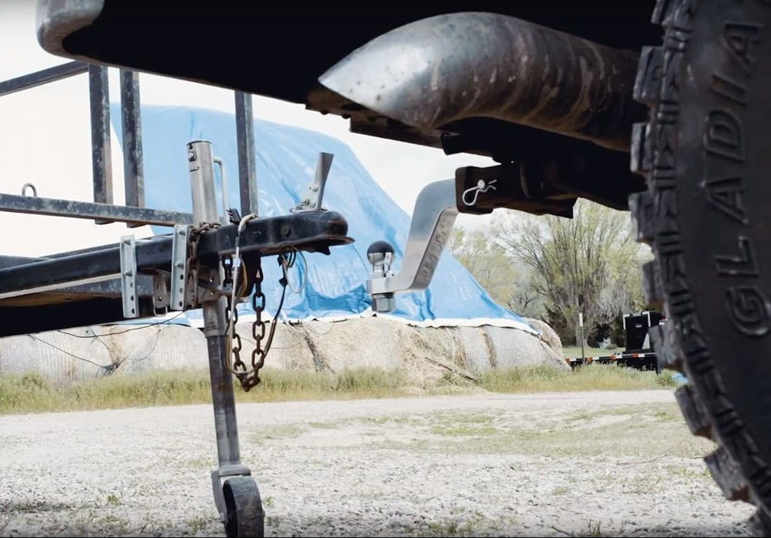 Andersen Alumistinger being backed into be hitched.