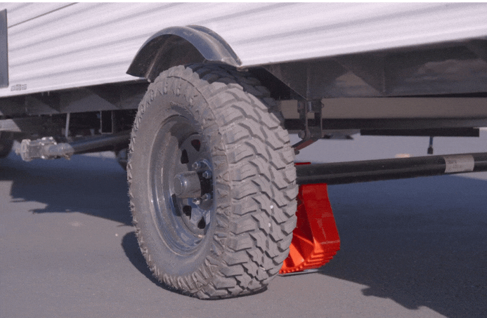 A demo Gif of the Andersen Single Axle Rapid Jack (S.A.R.J) showing a single axle trailer moving forward and making use of the SARJ.