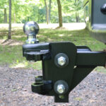 how does a weight distribution hitch work